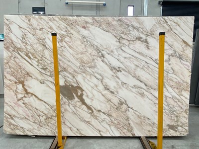 Calacutta Vagli Honed (Marble)