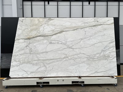 Calacutta Oro Premium Honed (Marble)