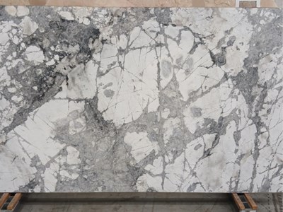 Iceberg Honed (Limestone)