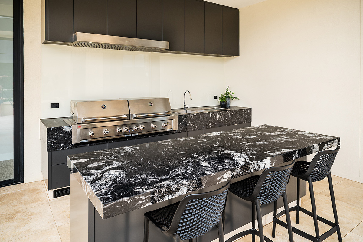 GRANITE Forest Black