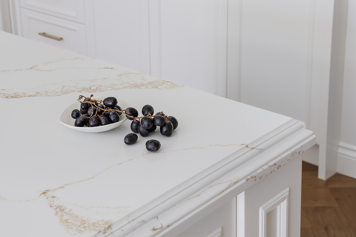 Verona Gold lamb's tongue edge and splashback